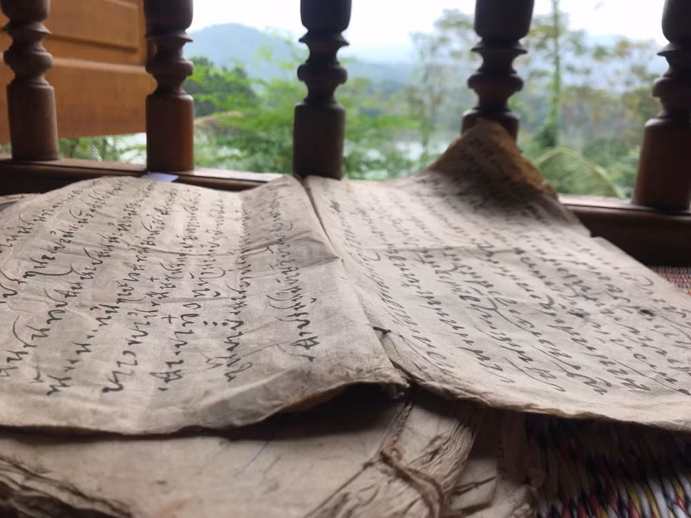 Người thầy dành trọn cuộc đời gìn giữ, trao truyền chữ Thái cổ ảnh 1