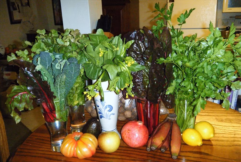 make-soggy-wilted-lettuce-other-leafy-greens-edible-again.w1456 (3).jpg