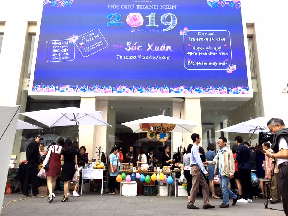 Độc đáo “phiên chợ” gây Quỹ nghĩa tình đoàn viên thanh niên TTXVN ảnh 4