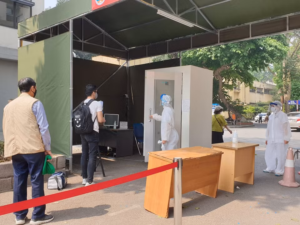  [Photo] Kiểm soát phòng chống dịch chặt chẽ tại Bệnh viện Hữu Nghị ảnh 4