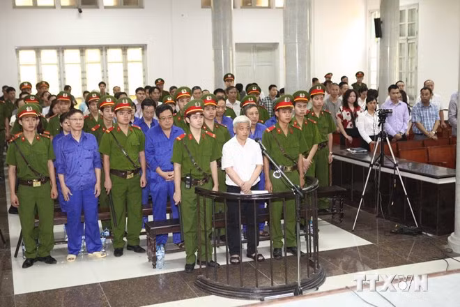 Ông Nguyễn Đức Kiên bị tuyên án 30 năm tù, nộp phạt hơn 75 tỷ đồng ảnh 1