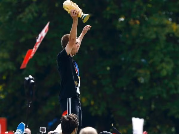 Philipp Lahm chia tay đội tuyển: Chúng tôi sẽ rất nhớ anh ảnh 9