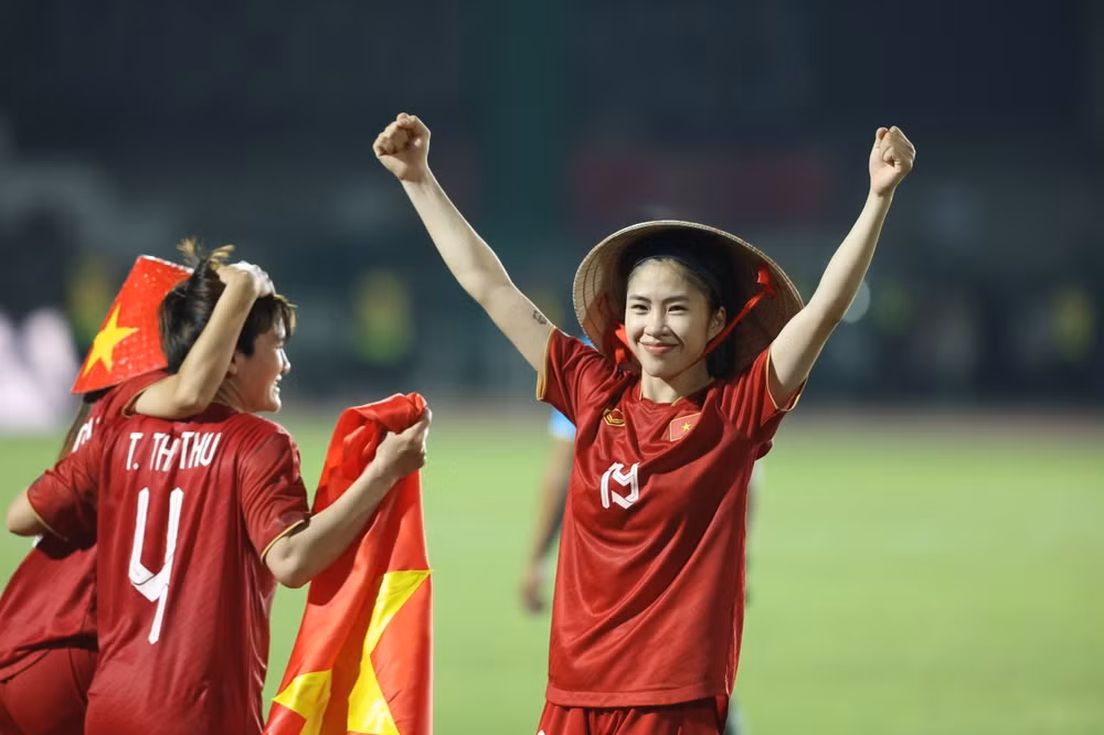 SEA Games 32 ngày 15/5: Bóng đá Nữ vô địch, Việt Nam đã có 124 HCV ảnh 1