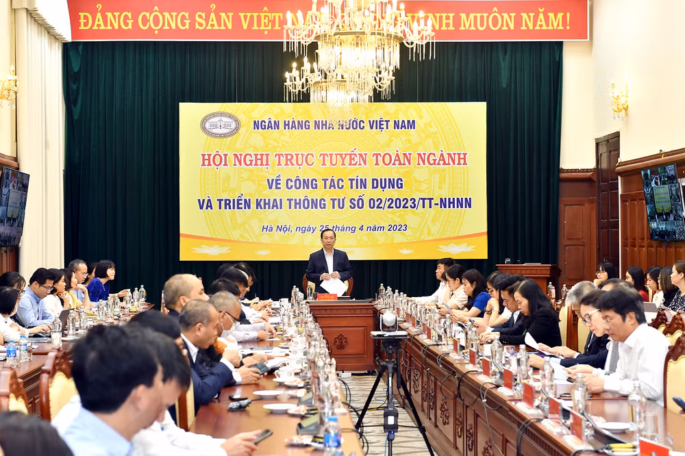 NHNN: Tiếp tục hạ mặt bằng lãi suất, khơi thông dòng vốn tín dụng ảnh 1