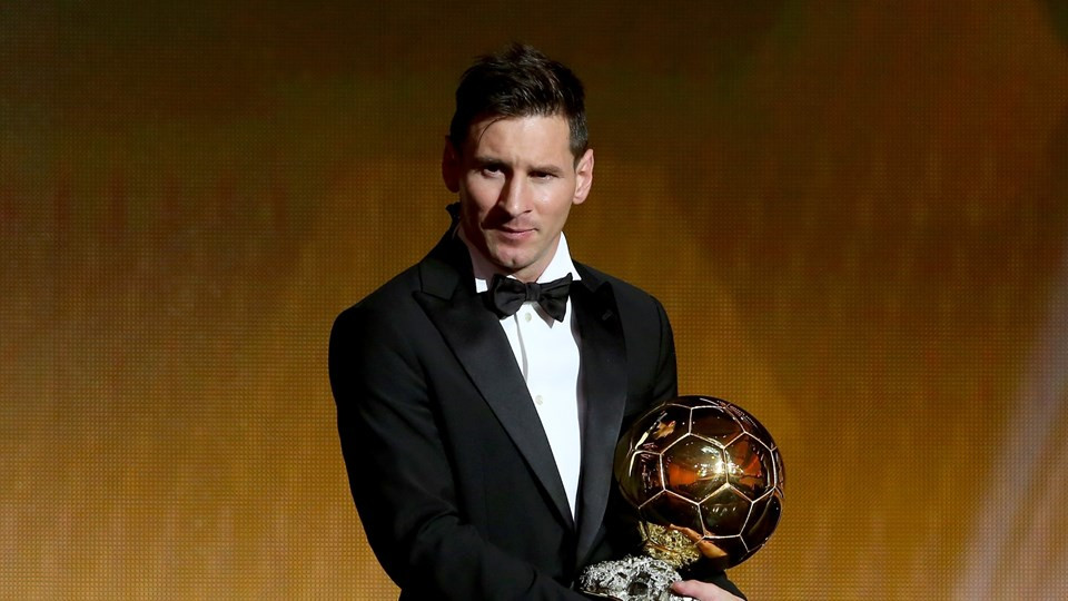 Messi lần thứ 5 giành Quả bóng vàng, Enrique là HLV xuất sắc nhất | Vietnam+ (VietnamPlus)