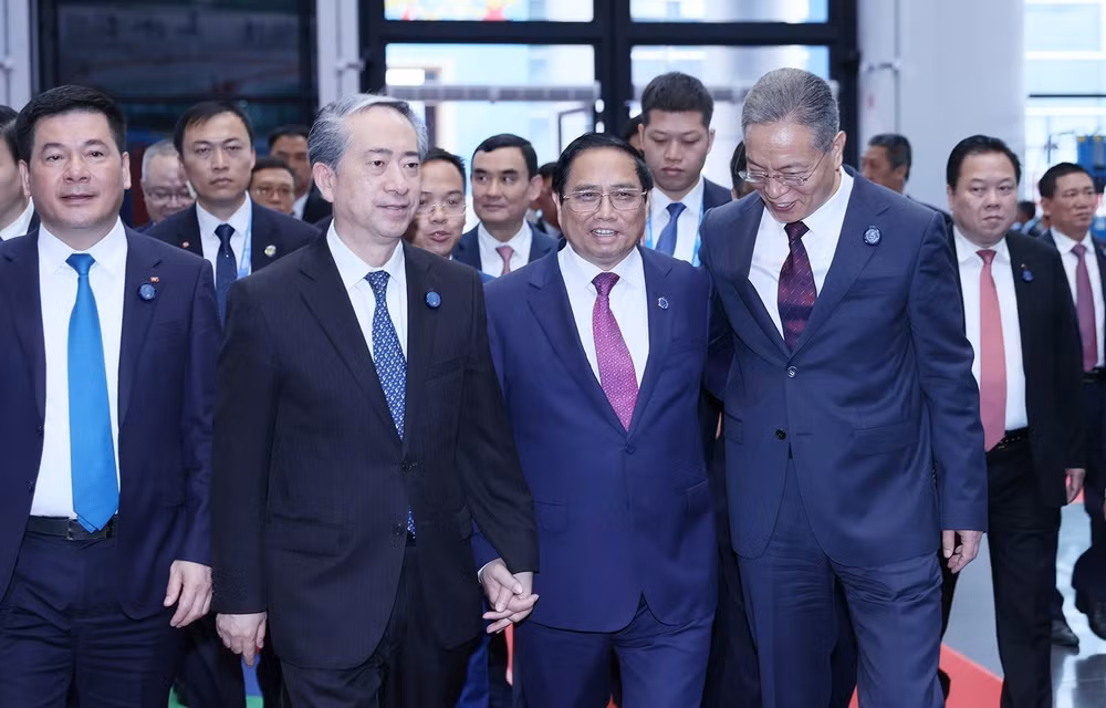 Mong muốn Việt Nam thành điểm trung chuyển hàng hóa ASEAN-Trung Quốc ảnh 1