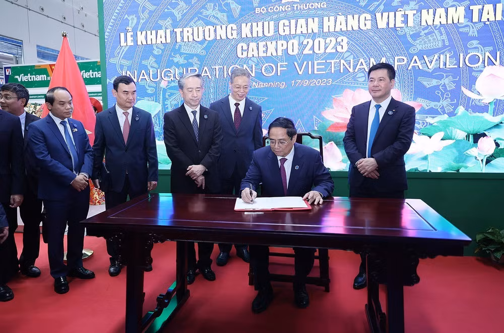 Mong muốn Việt Nam thành điểm trung chuyển hàng hóa ASEAN-Trung Quốc ảnh 3