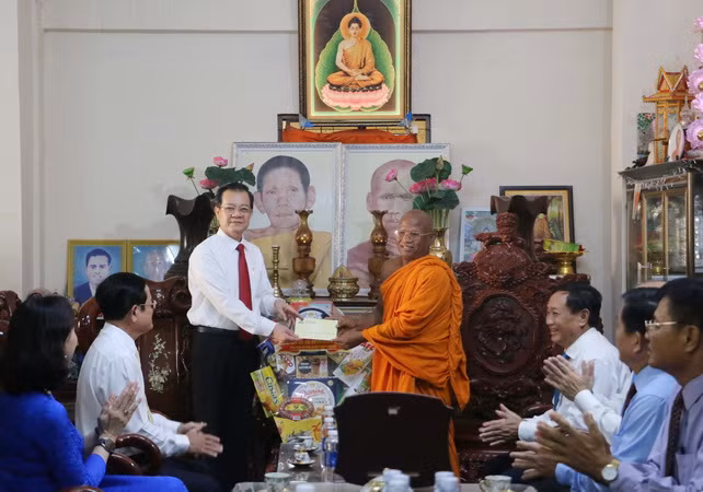Tỉnh ủy An Giang chúc mừng đồng bào Khmer nhân Tết Chôl Chnăm Thmây ảnh 2