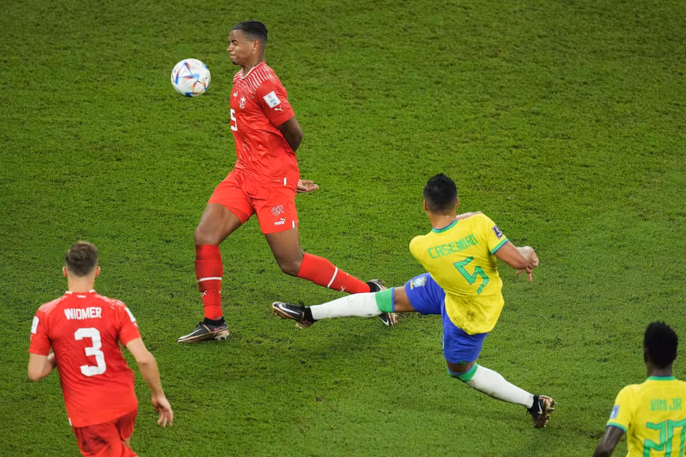 Casemiro ghi bàn giúp Brazil sớm giành vé vào vòng 1/8 World Cup 2022 ảnh 2
