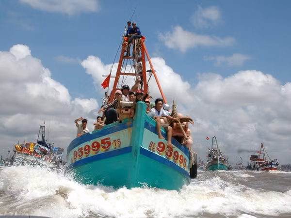 Ngư dân Bạc Liêu bám biển khai thác, bảo vệ lãnh hải ảnh 1