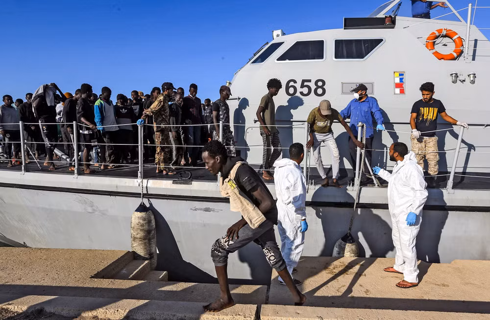Hải quân Libya cứu hơn 200 người di cư trên biển ảnh 1
