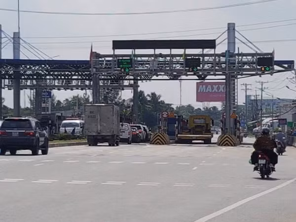 Trạm thu phí BOT Cần Thơ-Phụng Hiệp đã thu phí trở lại ảnh 1