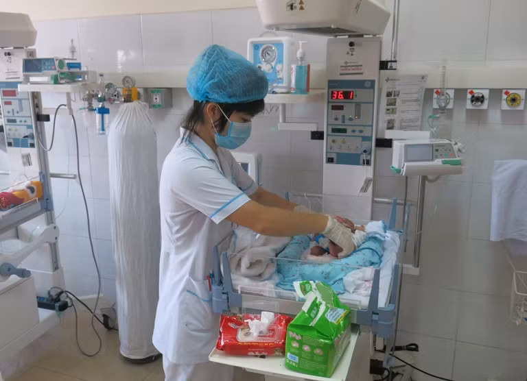 Sở Y tế Hà Nội cung cấp toàn bộ thông tin về vụ trao nhầm trẻ sơ sinh ảnh 1