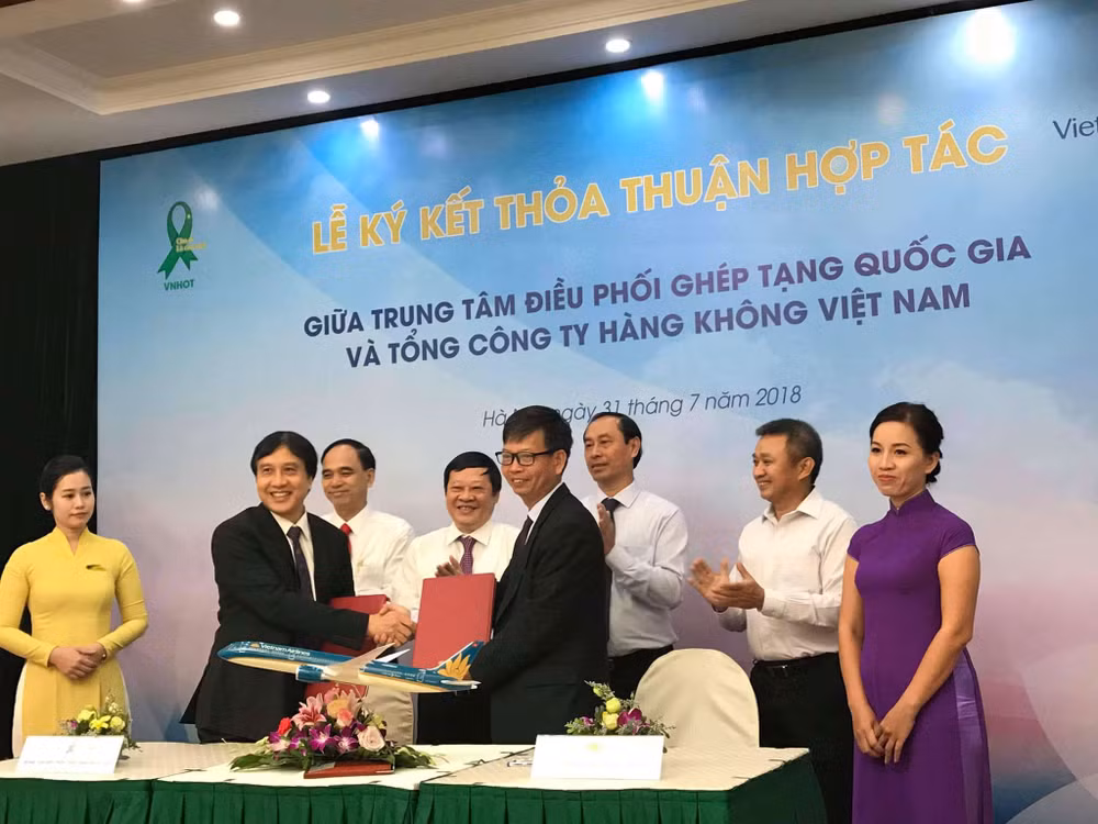 Vietnam Airlines ký thỏa thuận hỗ trợ vận chuyển mô tạng cấy ghép ảnh 1