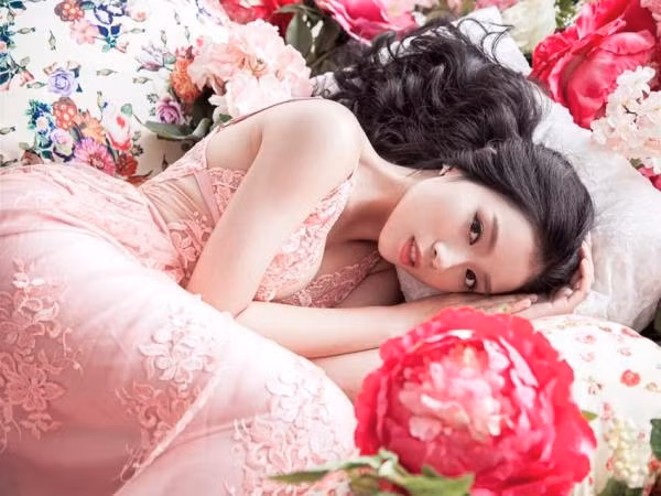 “Sản phẩm” mới ra lò theo công nghệ lăng xê của showbiz Việt ảnh 1