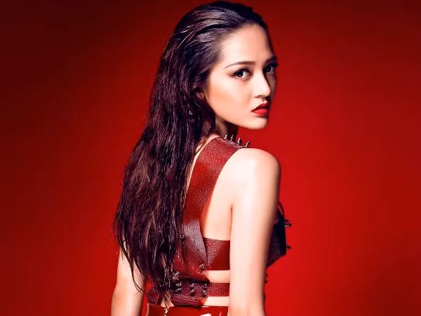 “Sản phẩm” mới ra lò theo công nghệ lăng xê của showbiz Việt ảnh 4