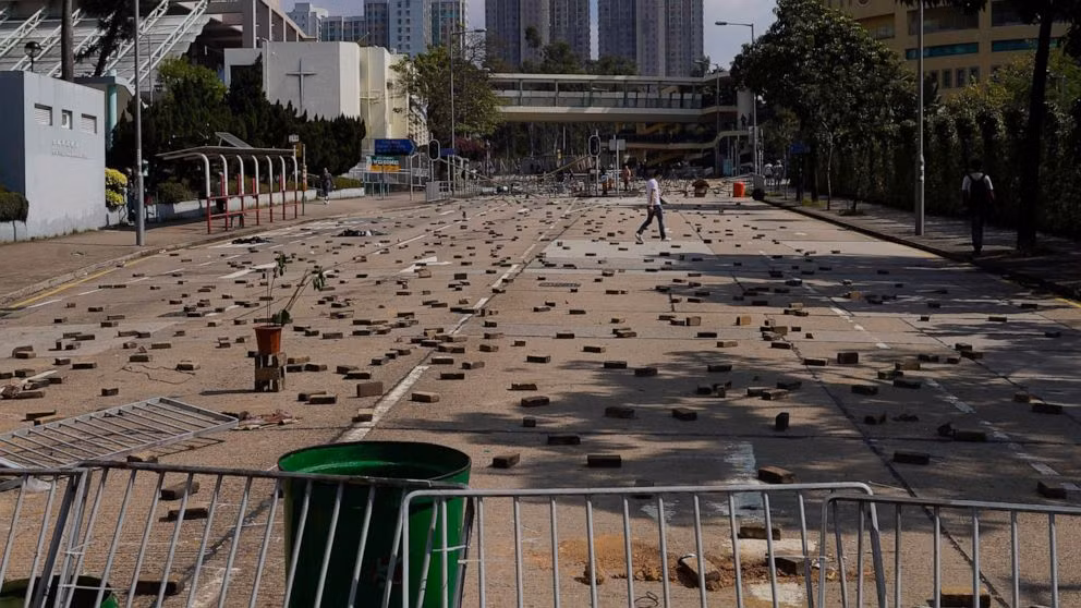 Nhiều trường đại học ở Hong Kong tuyên bố kết thúc học kỳ sớm ảnh 1