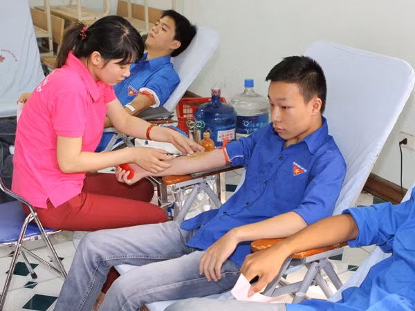 Phát động ngày hội hiến máu “Sống để yêu thương” ảnh 1