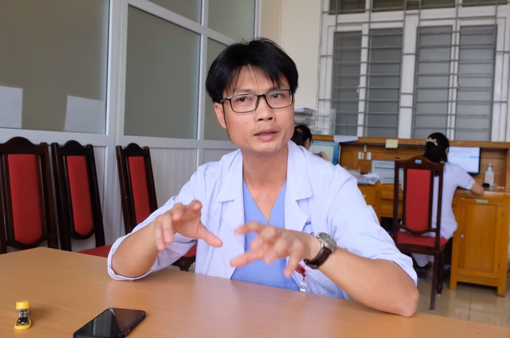 Người cứu sống và chữa lành hơn 1.000 trái tim trẻ thơ 'lỡ nhịp' ảnh 1
