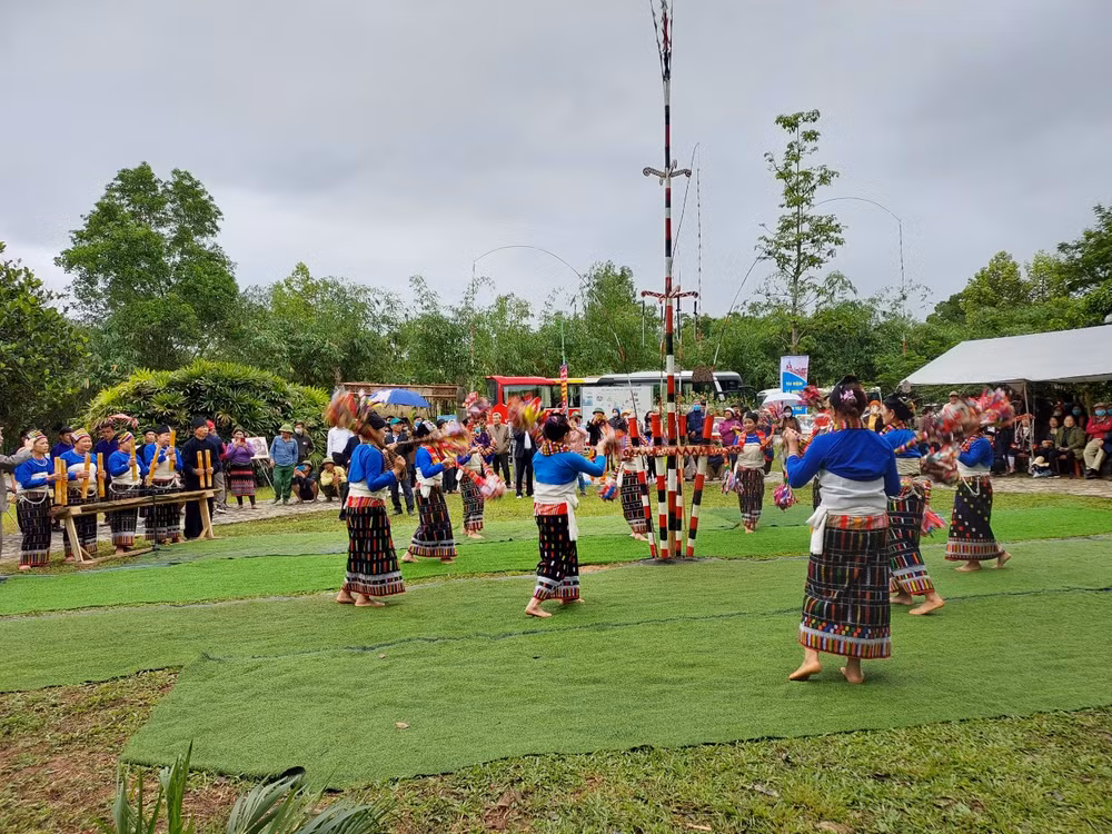Phát huy truyền thống các dân tộc trong xây dựng môi trường văn hóa ảnh 2
