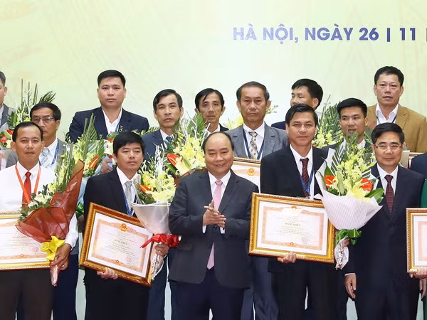 Trao thưởng cho tổ chức và cá nhân có thành tích xuất sắc về tam nông ảnh 1