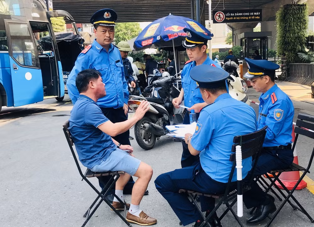 ttxvn_ben xe nuoc ngam 2.jpg