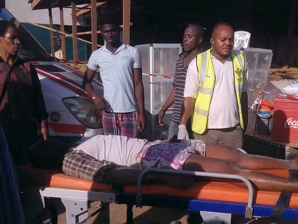Vụ sập nhà ở Nigeria: Tìm thấy 44 thi thể, 130 người được cứu ảnh 1