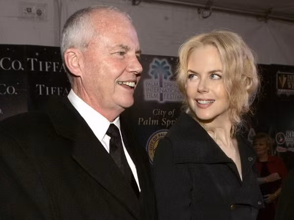 Nicole Kidman suy sụp sau cái chết bí ẩn của cha ở Singapore ảnh 1