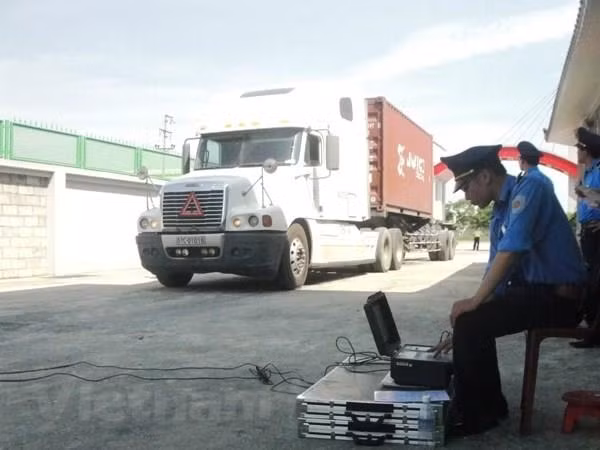 Xe quá tải có dấu hiệu bùng phát, chạy công khai ngoài đường ảnh 1