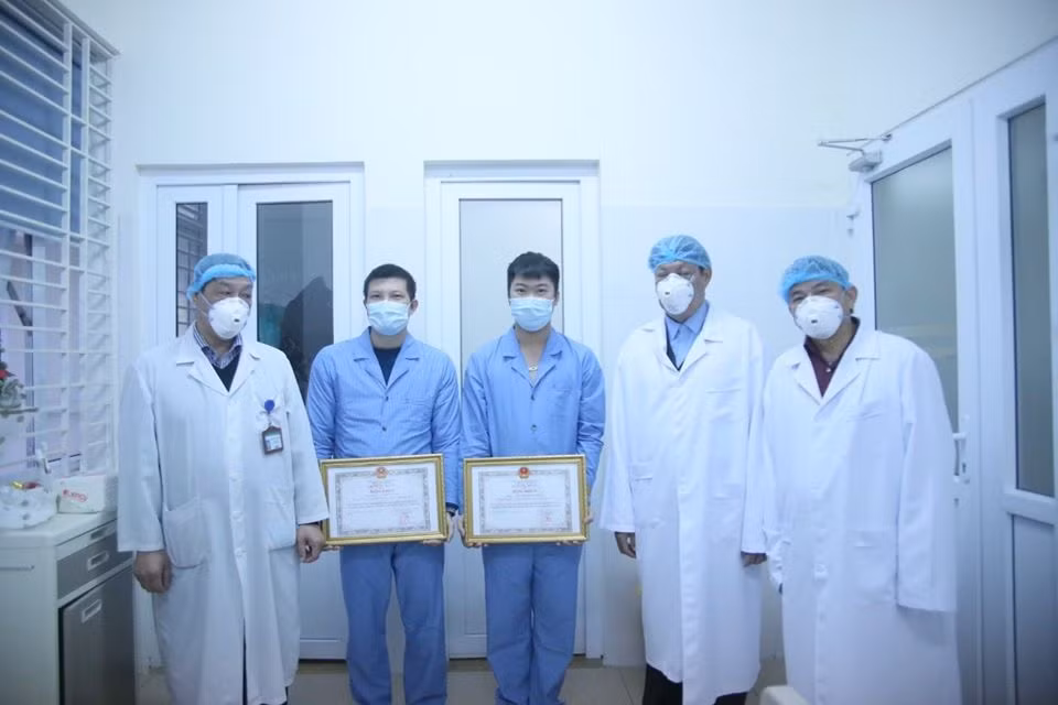 Trao bằng khen cho các tập thể và cá nhân phòng chống dịch nCoV ảnh 1