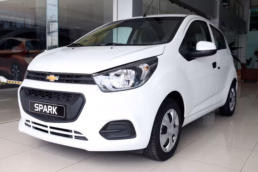 Lượng ôtô nguyên chiếc nhập về Việt Nam giảm mạnh trước kỳ nghỉ lễ ảnh 1