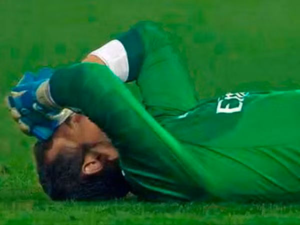 Thủ môn Diego Lopez vô tình mắc lỗi trong trận Parma-Milan ảnh 1