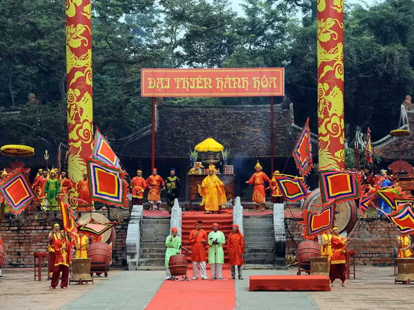 Thanh Hóa: Hàng nghìn du khách về dự Lễ hội Lam Kinh 2014 ảnh 1