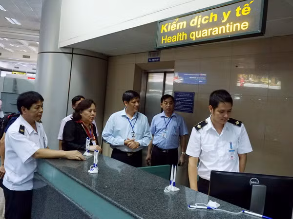 Hà Nội lập năm đội phản ứng nhanh ứng phó với dịch Ebola ảnh 1