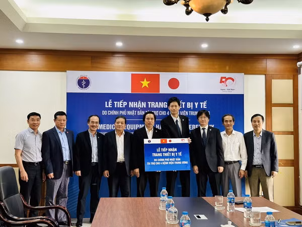 Bàn giao thiết bị y tế của Chính phủ Nhật Bản cho 4 bệnh viện TW ảnh 1