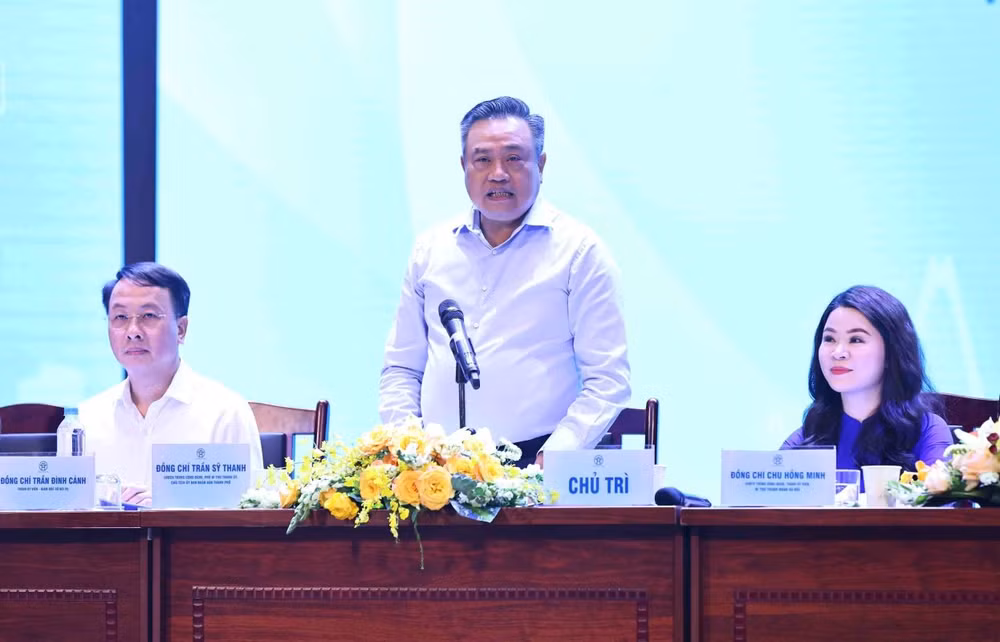 ttxvn_chu_tich_ubnd_thanh_pho_ha_noi_doi_thoai_voi_thanh_nien_thu_do_1410-3.jpg