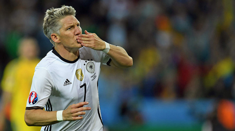 Bastian Schweinsteiger là đội trưởng mới của ĐT Đức