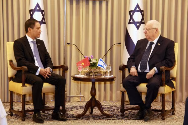 Đại sứ Việt Nam Đỗ Minh Hùng trình Quốc thư lên Tổng thống Israel ảnh 1