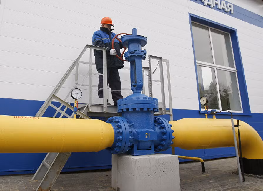 Belarus vận chuyển xăng xuất khẩu qua Nga sau gần 3 năm ảnh 1