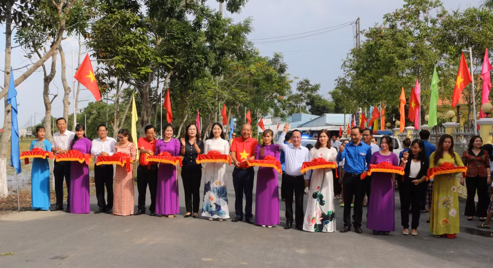 Khánh thành 'Đường cờ Tổ quốc' tại Đền thờ Chủ tịch Hồ Chí Minh ảnh 1