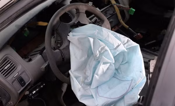 Tesla và McLaren phải triệu hồi ôtô do lỗi túi khí của Takata ảnh 1