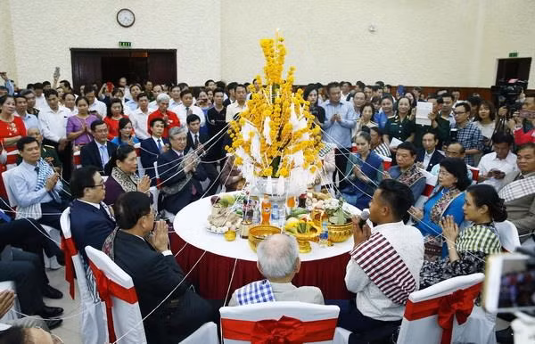 Đại sứ quán Lào tổ chức đón Tết cổ truyền Bunpimay năm 2019 tại Hà Nội ảnh 1