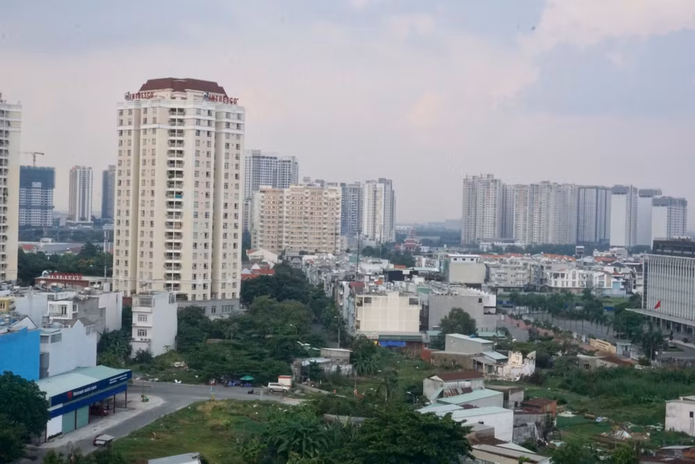 Lo ngại thị trường bất động sản 'tăng nóng,' tín dụng bị siết mạnh ảnh 1