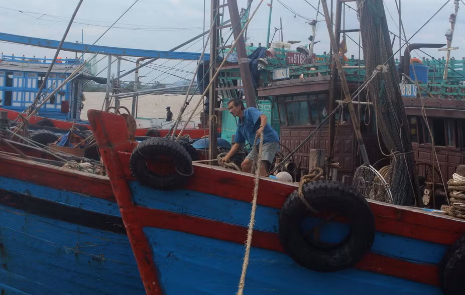 Nghệ An: Tàu chở than gặp nạn, 13 người mất tích trên biển ảnh 1