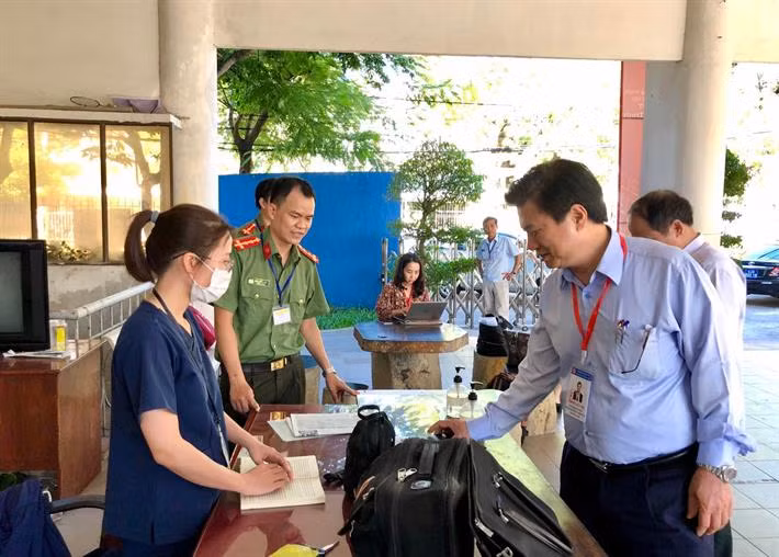 Cán bộ chấm thi THPT phải đúng vai, thuộc bài, không sáng tạo ảnh 2