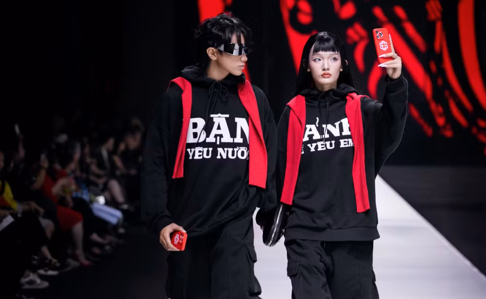 Hai look trong BST _Kết nối tự hào_ của CANFIA by Lê Hà(1).jpg