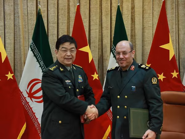 Iran và Trung Quốc nhất trí tăng cường trao đổi quân sự ảnh 1