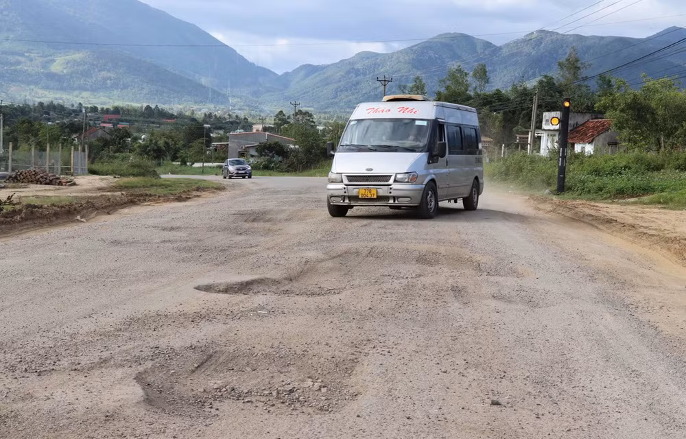 Bán hồ sơ hai gói thầu dự án nâng cấp tuyến Quốc lộ 19 qua Tây Nguyên ảnh 1