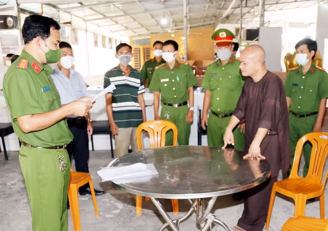 Sóc Trăng: Bắt tạm giam đối tượng giả là sư, ngược đãi trẻ ảnh 1