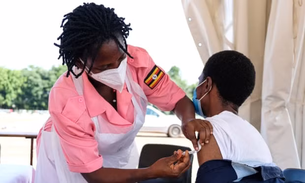 Giải bài toán thiếu hụt vaccine phòng COVID-19 cho châu Phi ảnh 1